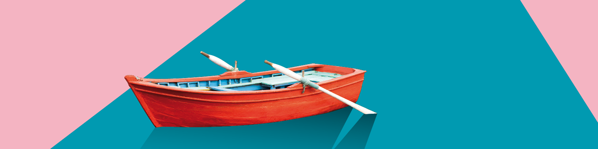 Rotes Ruderboot vor rosa-türkisfarbenem Hintergrund